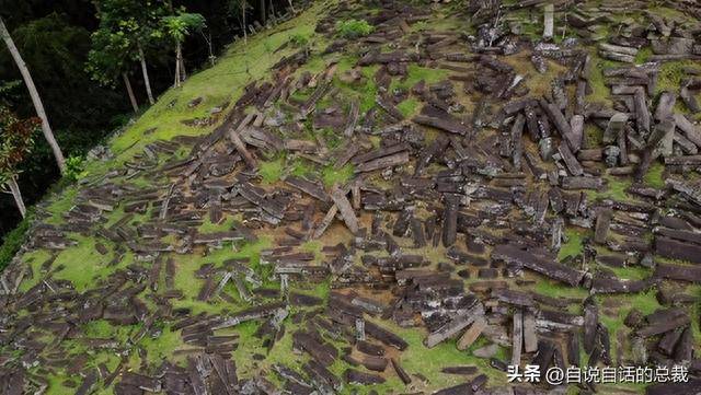 柱状节理堆满山顶